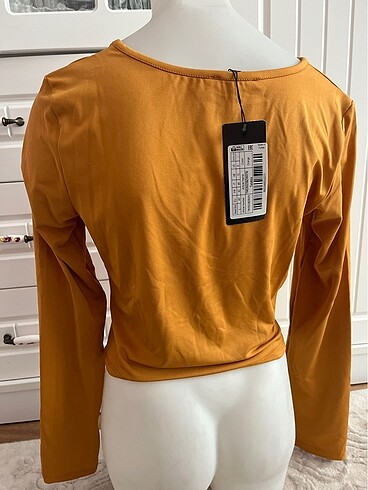 l Beden sarı Renk Cut out dekolteli crop