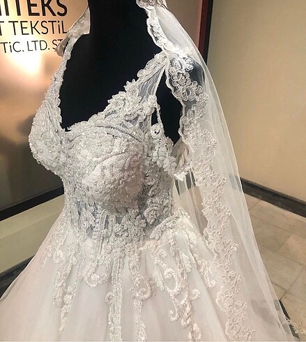l Beden Gelinlik dantel detaylı