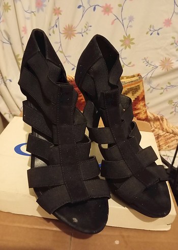 Siyah Tokalı Yüksek Topuklu Kadın Ayakkabı - Görsel 2