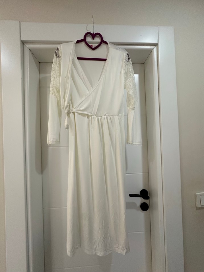 Uzun Kollu Beyaz elbise - Görsel 2