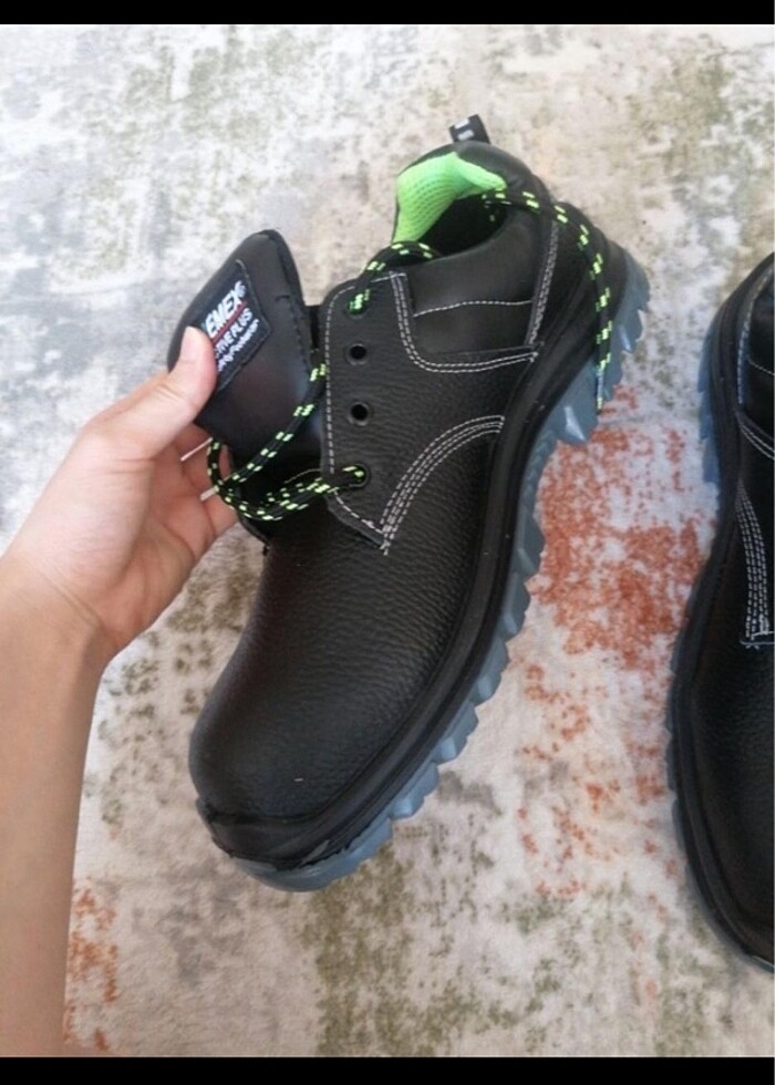 Siyah Bot - Görsel 2