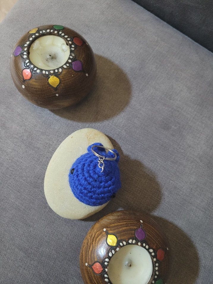 El Yapımı Mavi Örgü Balina Anahtarlık - Görsel 3