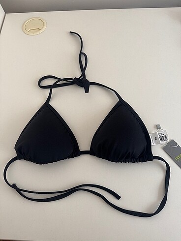 Siyah bikini üstü