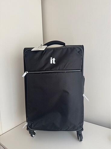 It Luggage siyah orta boy valiz