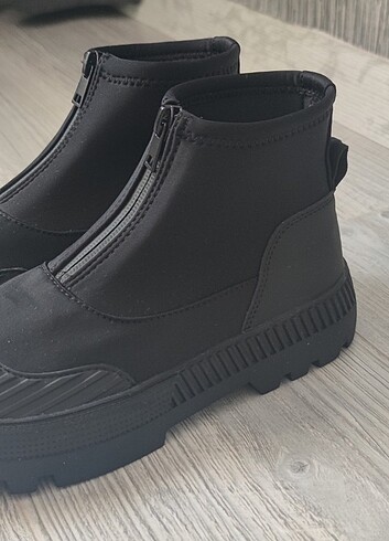 35 Beden siyah Renk Zara Unisex Çocuk Bot
