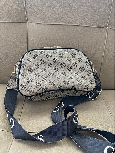 Guess Guess canta