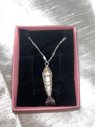  Beden Silver Rengi Balık Charmlı Kolye