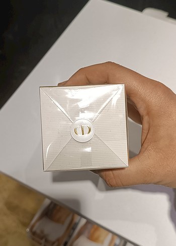 Dior J'adore Kadın Parfümü 50 ml - Görsel 2