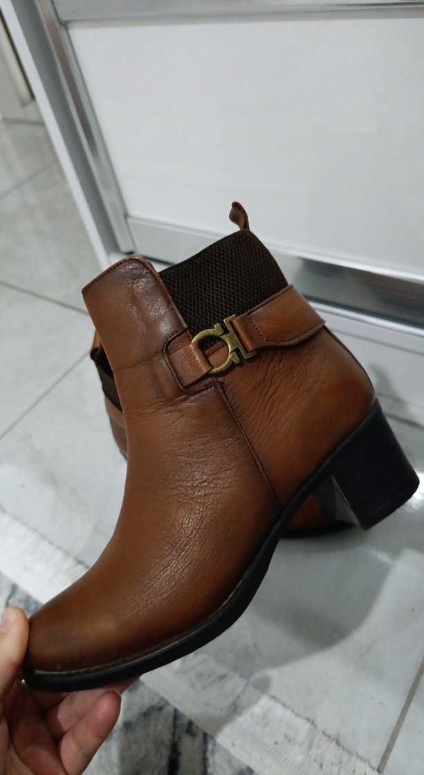 Kahverengi Deri Tokalı Kadın Bot - Görsel 4