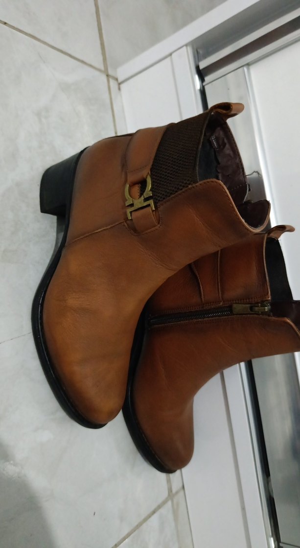 Kahverengi Deri Tokalı Kadın Bot - Görsel 2