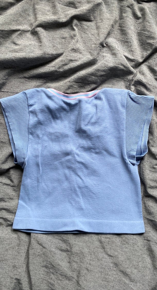 Mavi V Yaka tişört - Görsel 2