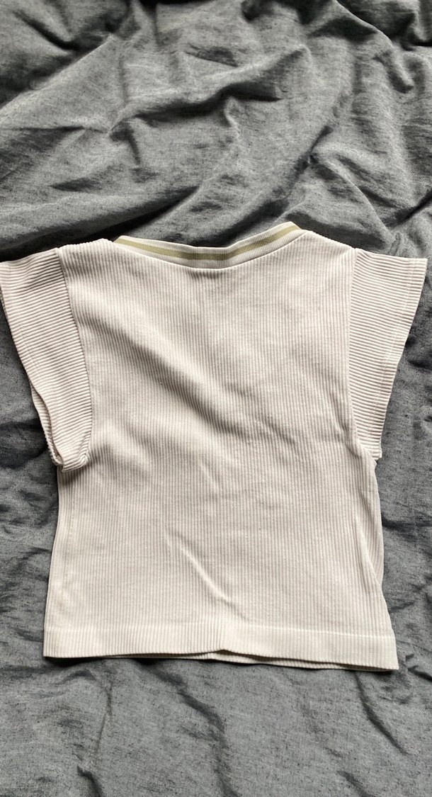 V Yaka Kısa Kollu Beyaz Kadın Tişört - Görsel 2