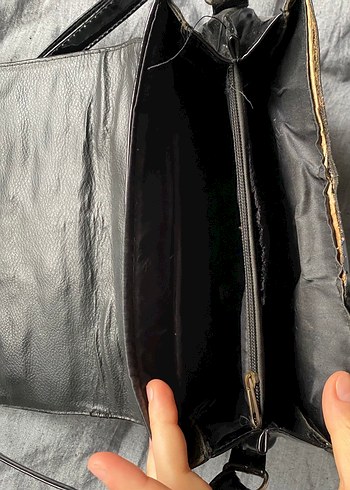 Parlak Siyah Deri Tokalı Kadın Çanta - Görsel 3