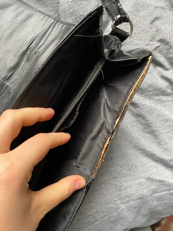 Parlak Siyah Deri Tokalı Kadın Çanta - Görsel 2