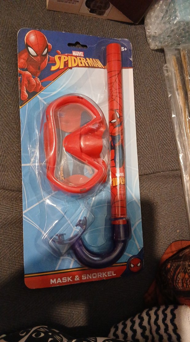 Örümcek Adam Baskılı Kırmızı Maskeli Şnorkel Seti - Görsel 4