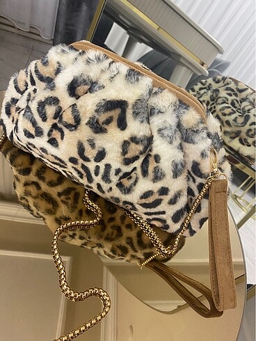 Peluş leopar çanta