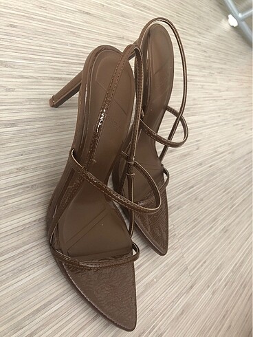 39 Beden Bershka sandalet