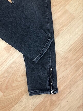 Paçası fermuarlı jeans