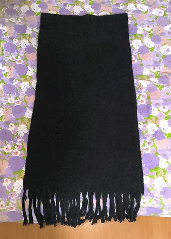 siyah, kırçıllı bayan atkı/şal iyi durumda - Görsel 2