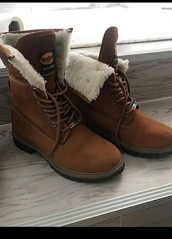 Dockers orijinal Dockers 40 numara bayan ayakkabı hiçbir sorunu yok..