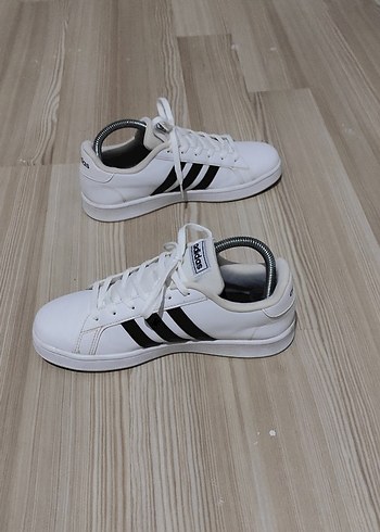 36,5 Beden Adidas Grand Court Kadın Spor Ayakkabı