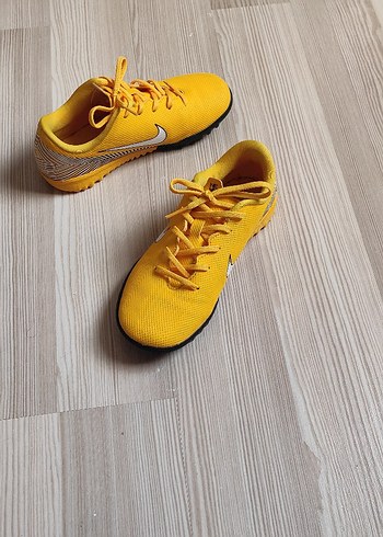 31 Beden sarı Renk Nike Mercurial Halı Saha Krampon Ayakkabı
