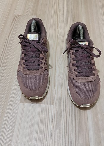 40 Beden Nike Kadın Spor Ayakkabı Orjinal Üründür