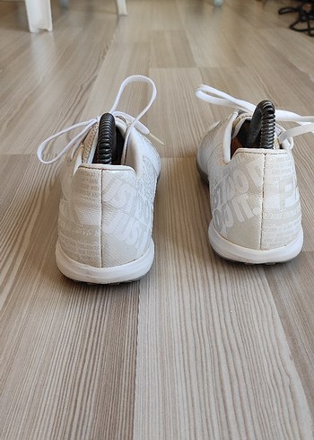 38 Beden beyaz Renk Nike Phantom Halı Saha Krampon Ayakkabı Orjinal Üründür