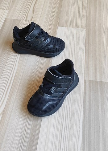 22 Beden siyah Renk Adidas Siyah Erkek Çocuk Spor Ayakkabı