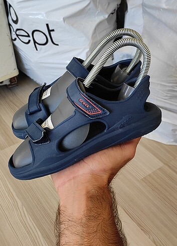 31 Beden Crocs Orjinal Erkek Çocuk Sandalet 30 31 Numaradır
