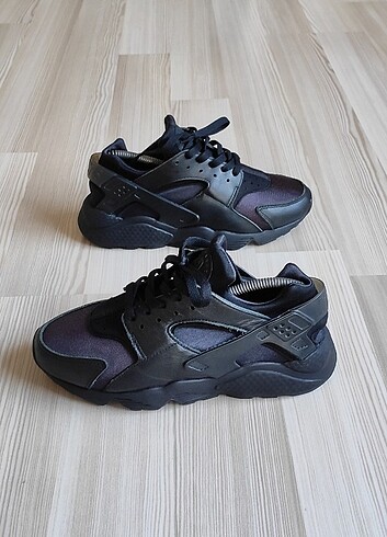 Nike Air Huarache Erkek Spor Ayakkabı Numarası 40 Dır