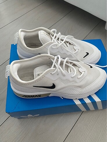 Nike spor ayakkabı