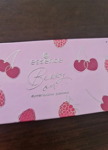 Essence Berry On Far Paleti