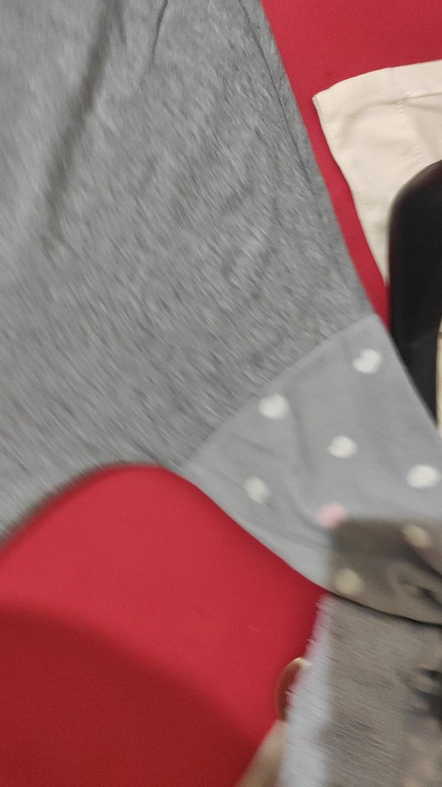 Gri Kedi Baskılı Peluş Detaylı Tişört - Görsel 3