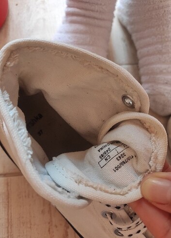 37 Beden beyaz Renk Converse ayakkabı 