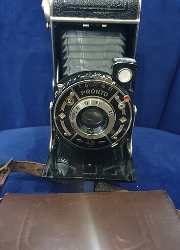 Diğer Alman körüklü fotoğraf makinesi