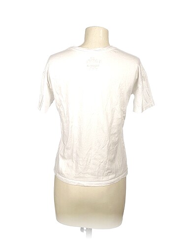 26 Beden Pull and Bear T-shirt %70 İndirimli.