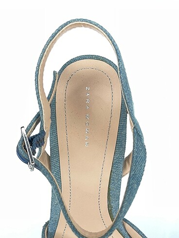 38 Beden mavi Renk Zara Platform %70 İndirimli.