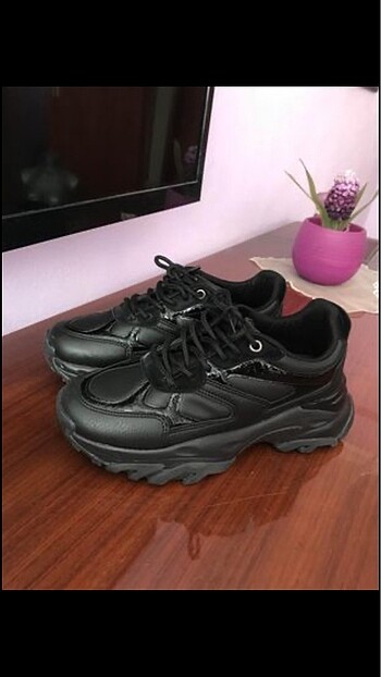 36,5 Beden siyah Renk Bayan deri spor ayakkabısı