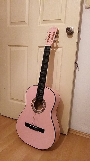 Gitar pembe