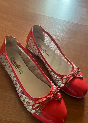 Kırmızı Fiyonklu  Babet - Görsel 3