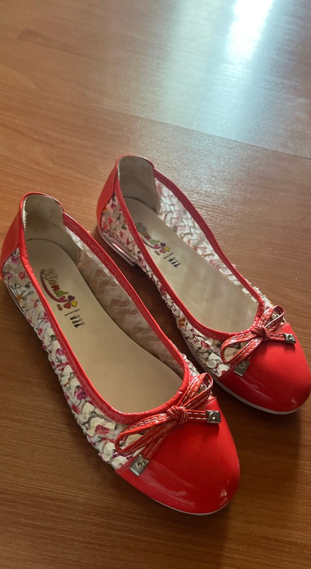 Kırmızı Fiyonklu  Babet - Görsel 2