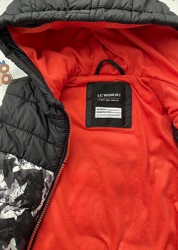 LC Waikiki Kapüşonlu Kamuflaj Desenli Erkek Yelek