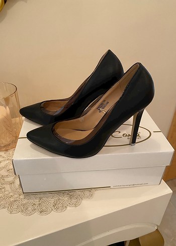 Siyah Klasik Stiletto Topuklu Kadın Ayakkabı