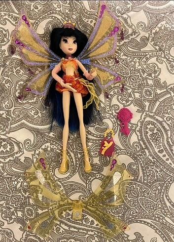 Mattel Glam Magic Enchantix M(i)usa Bebeği