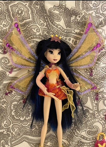 Mattel Glam Magic Enchantix M(i)usa Bebeği
