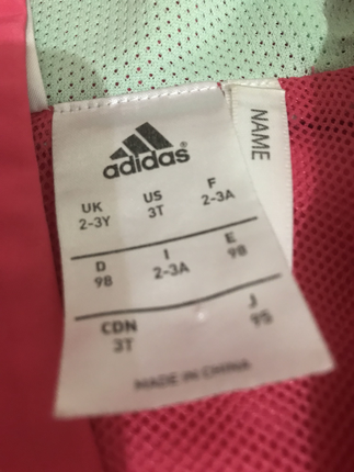 Adidas Adidas eşoman takım kız 2,3 yaş fakat 4,5 te rahat giyer çok kıl