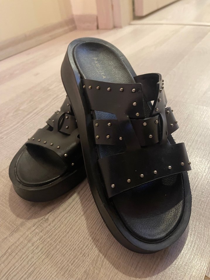 Siyah Tokalı Platform Topuklu Kadın Terlik - Görsel 2