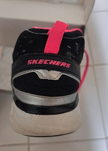 Skechers