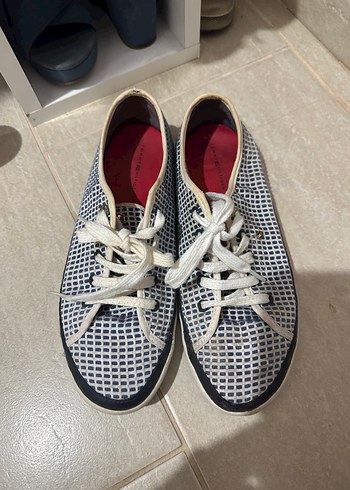Tommy Hilfiger. Beyaz lacivert Bağcıklı Kadın Spor Ayakkabı
